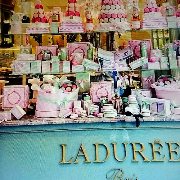 Snow Globe set;Inspired by Laduree`, the French Luxury Confectionery. - Picture 6 of 10